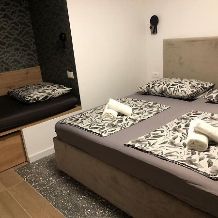 Omis - Private Ensuite Room With Balcony - Hotel Style Dış mekan fotoğraf
