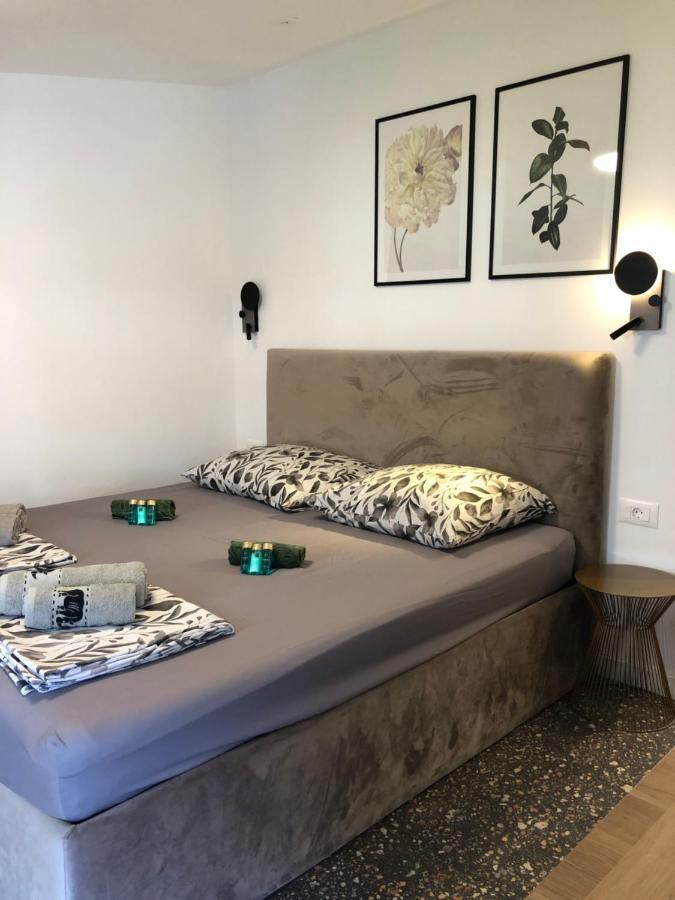 Omis - Private Ensuite Room With Balcony - Hotel Style Dış mekan fotoğraf