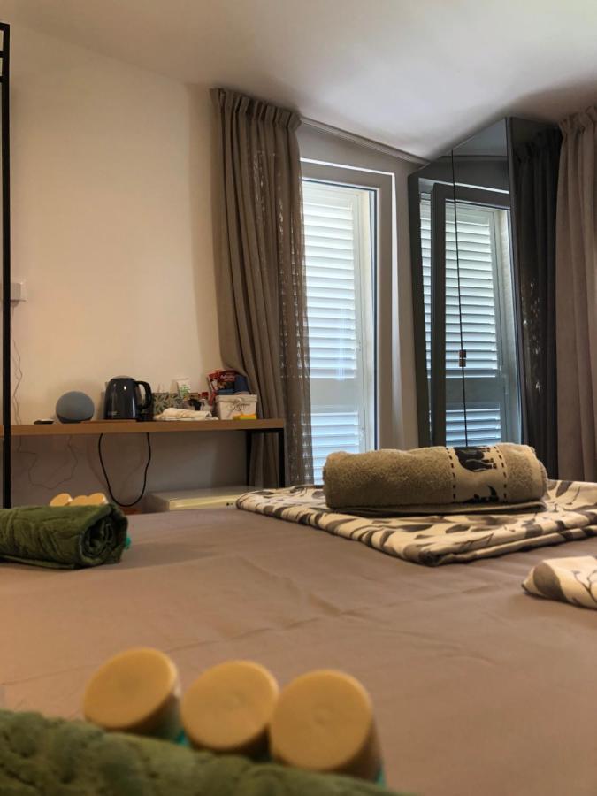 Omis - Private Ensuite Room With Balcony - Hotel Style Dış mekan fotoğraf