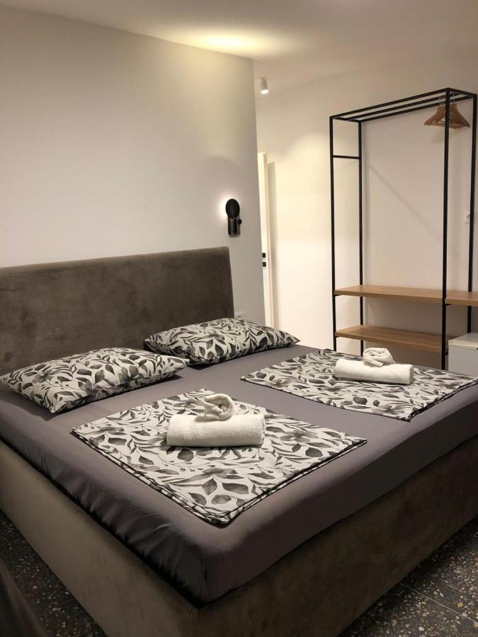 Omis - Private Ensuite Room With Balcony - Hotel Style Dış mekan fotoğraf